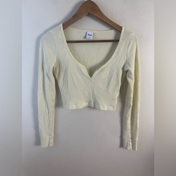 Aritzia TNA Wafflex Scoop Neck Notch Long Sleeve in Butter yellow XS cropped - Picture 2 of 10